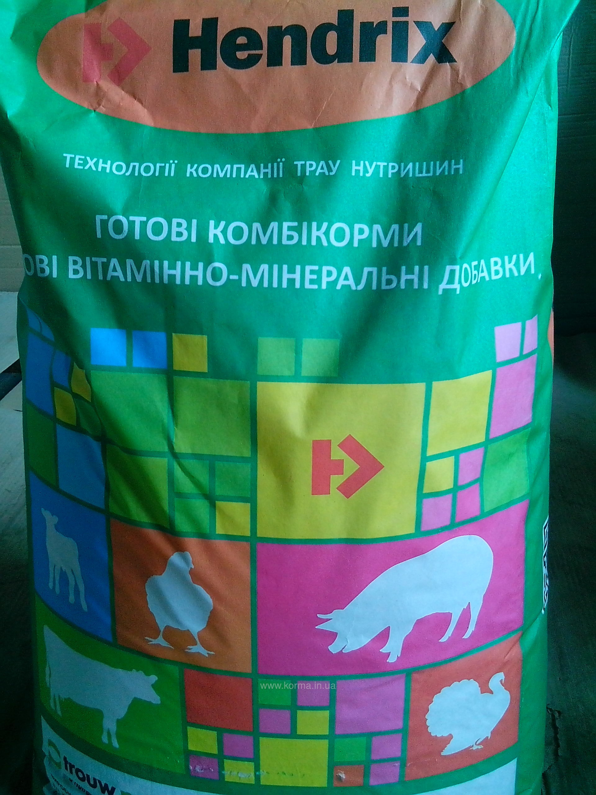 8447 10 % білкова втамінно-мінеральна добавка для дійних корів н